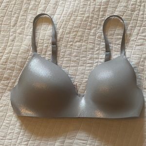 Victoria’s Secret wireless bra size 36C
